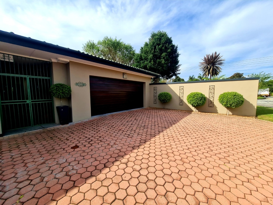 4 Bedroom Property for Sale in Bergsig Western Cape